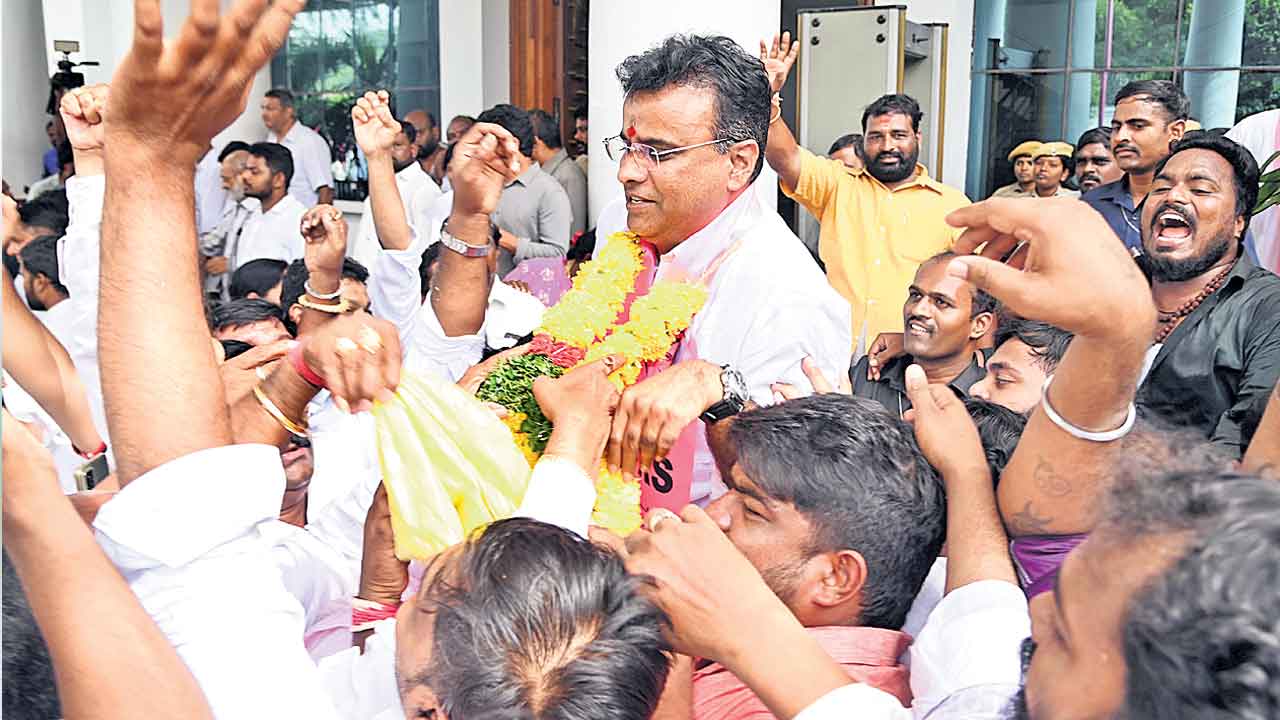 గులాబీ శ్రేణుల్లో ఎన్నికల జోష్‌