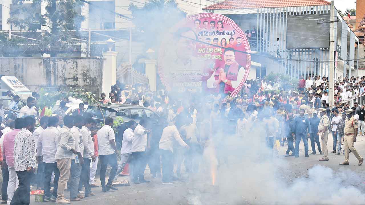సమరశంఖం పూరించిన గులాబీ పార్టీ