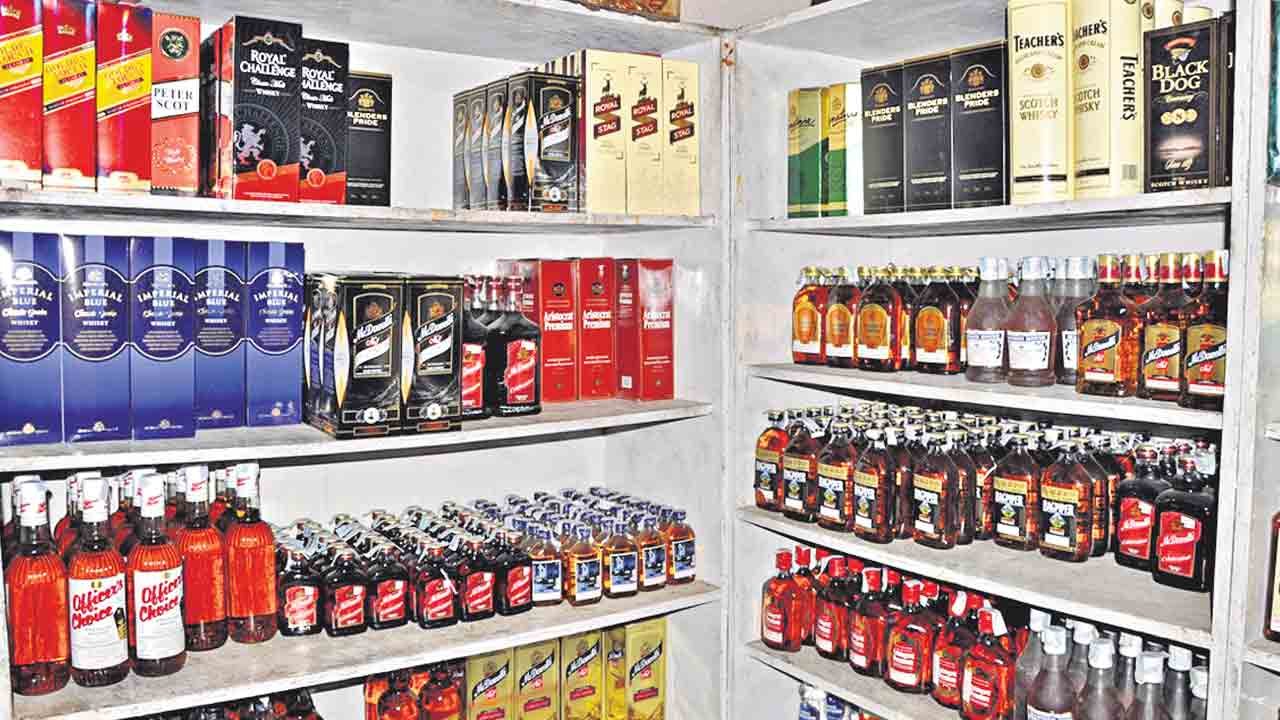 Liqour Shops Tender | మద్యం టెండర్లకు అనూహ్య స్పందన.. లక్షకు పైగా దాటిన దరఖాస్తులు