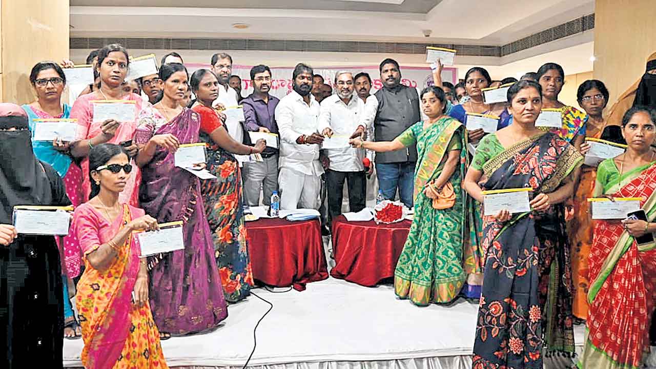 జర్నలిస్టులకు అండగా ప్రభుత్వం