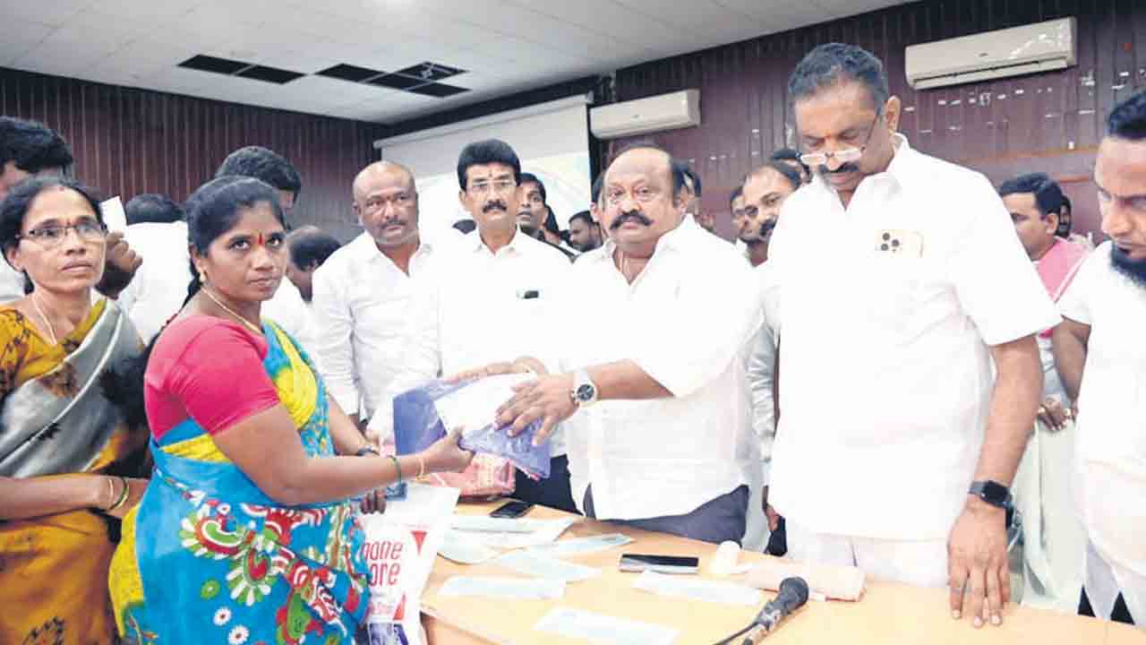 విపక్షాలను నమ్మితే అంధకారమే