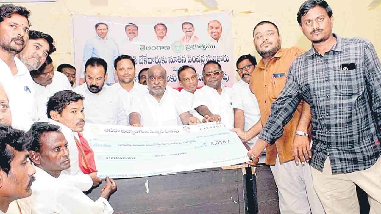 అన్ని వర్గాలకూ సమ ప్రాధాన్యం