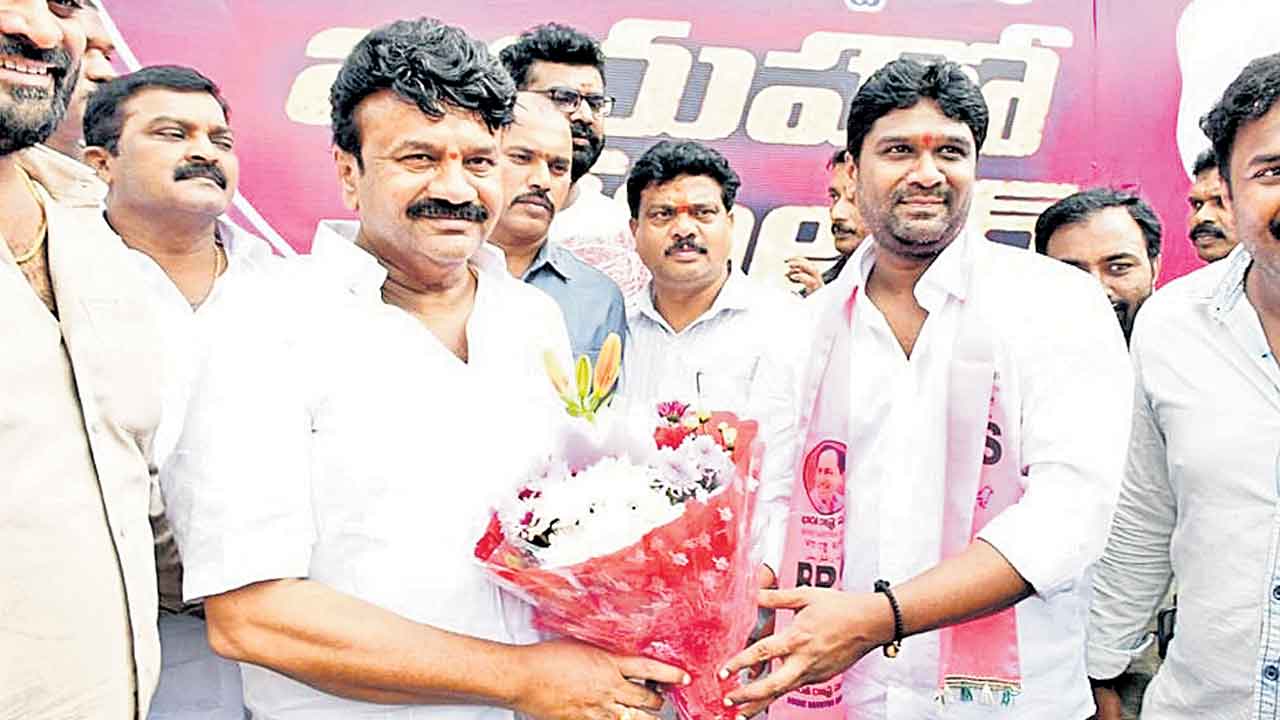 భారీ మెజార్టీతో గెలిపించుకుంటాం