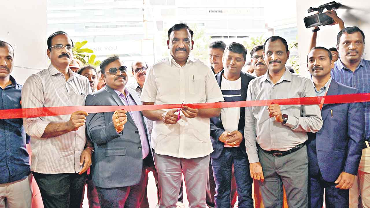 అందరిచూపు హైదరాబాద్‌ వైపు