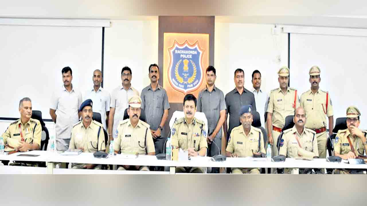 మత్తు..గ్యాంగ్‌ల అరెస్ట్‌