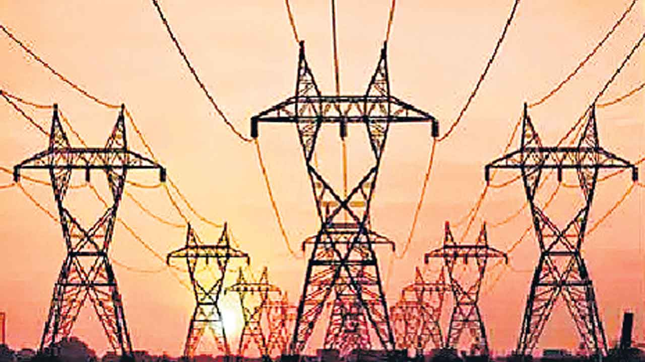 Gujarat | గుజరాత్‌లో అలముకొన్న చీకట్లు.. వీధి లైట్ల బిల్లులు కట్టకపోవడంతో మున్సిపాలిటీలు, గ్రామాలకు విద్యుత్‌ నిలిపేసిన డిస్కమ్‌లు