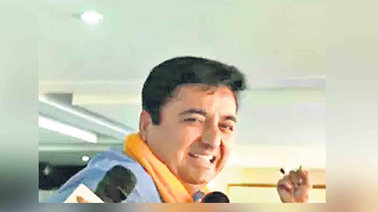 గుజరాత్‌ బీజేపీలో అంతర్గత కుమ్ములాటలు!