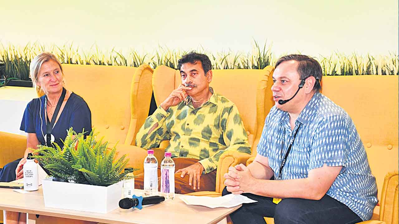 స్థానిక ఉత్పత్తులకు మార్కెట్‌ కల్పించండి