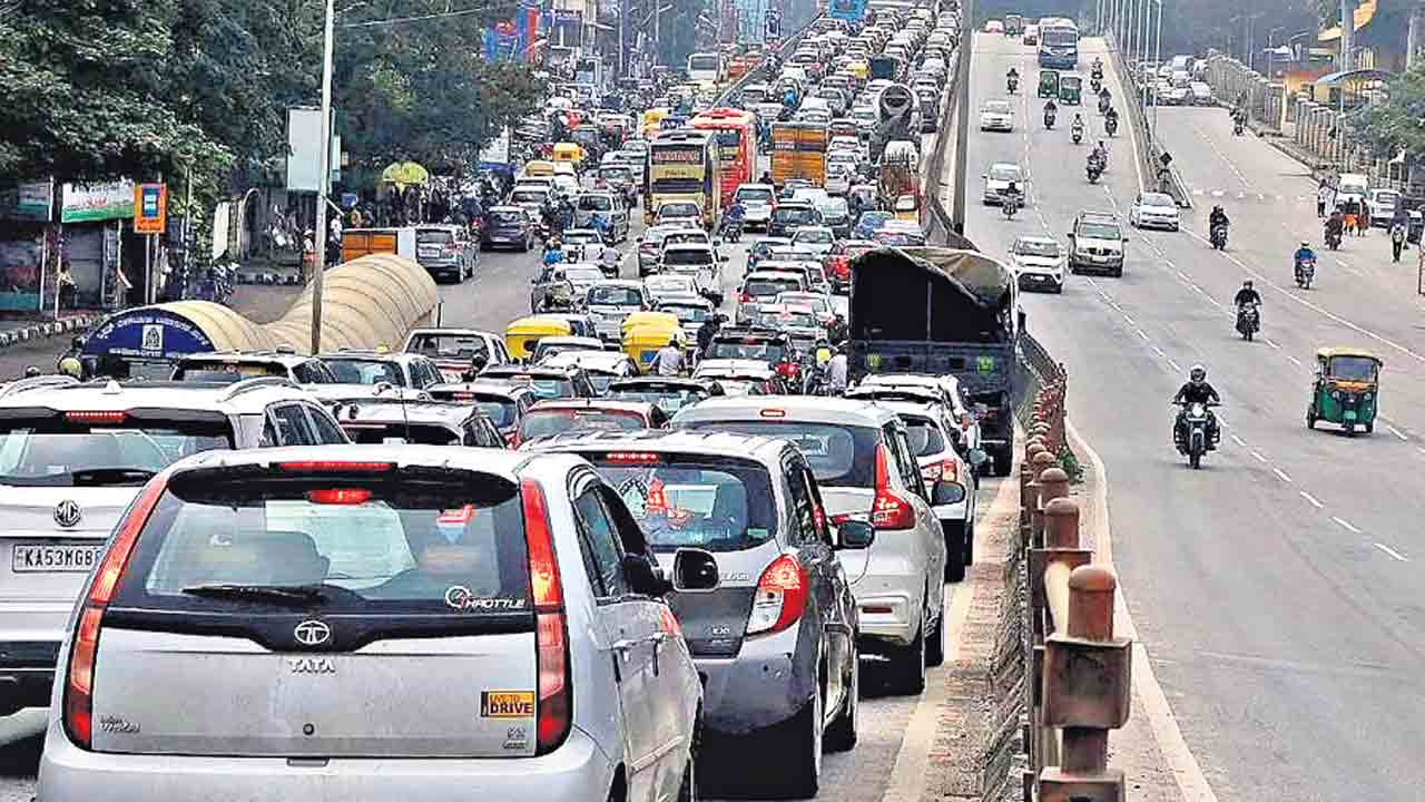 Bengaluru | బెంగళూరుకు శాపంగా మారిన ప్రభుత్వాల నిర్లక్ష్యం.. ట్రాఫిక్‌ రద్దీతో రూ.20 వేల కోట్ల నష్టం