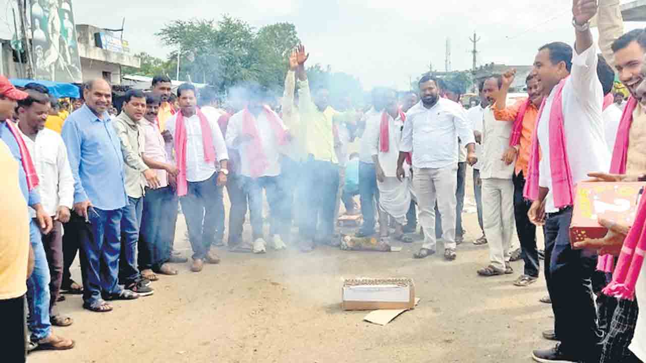బీఆర్‌ఎస్‌ శ్రేణుల సంబురాలు