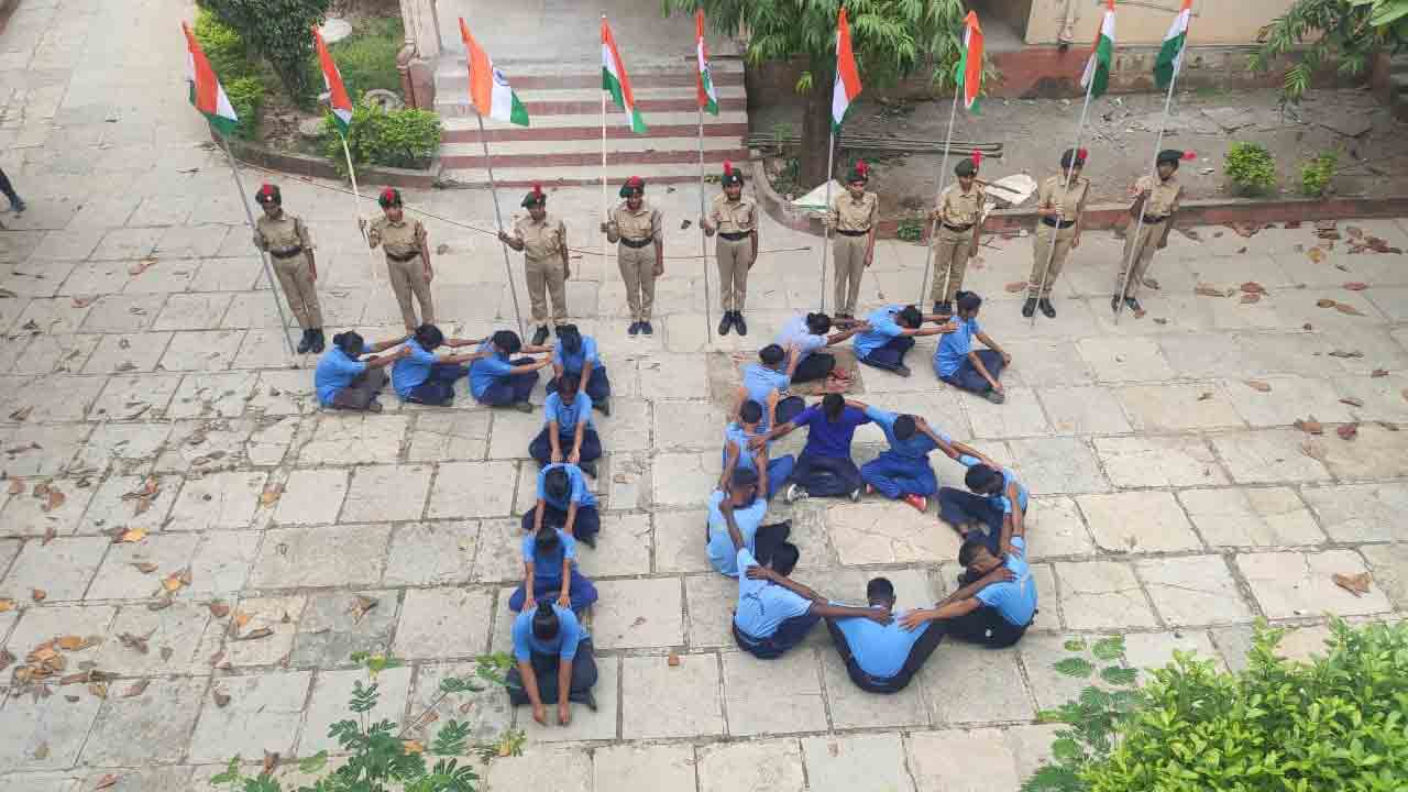 యువతలో జాతీయ భావం పెంపొందించాలి