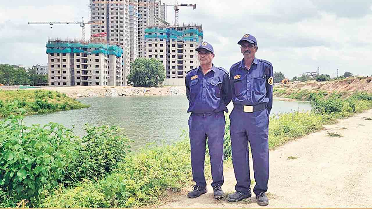 చెరువులకు రక్షణగా 1170 సీసీ కెమెరాలు