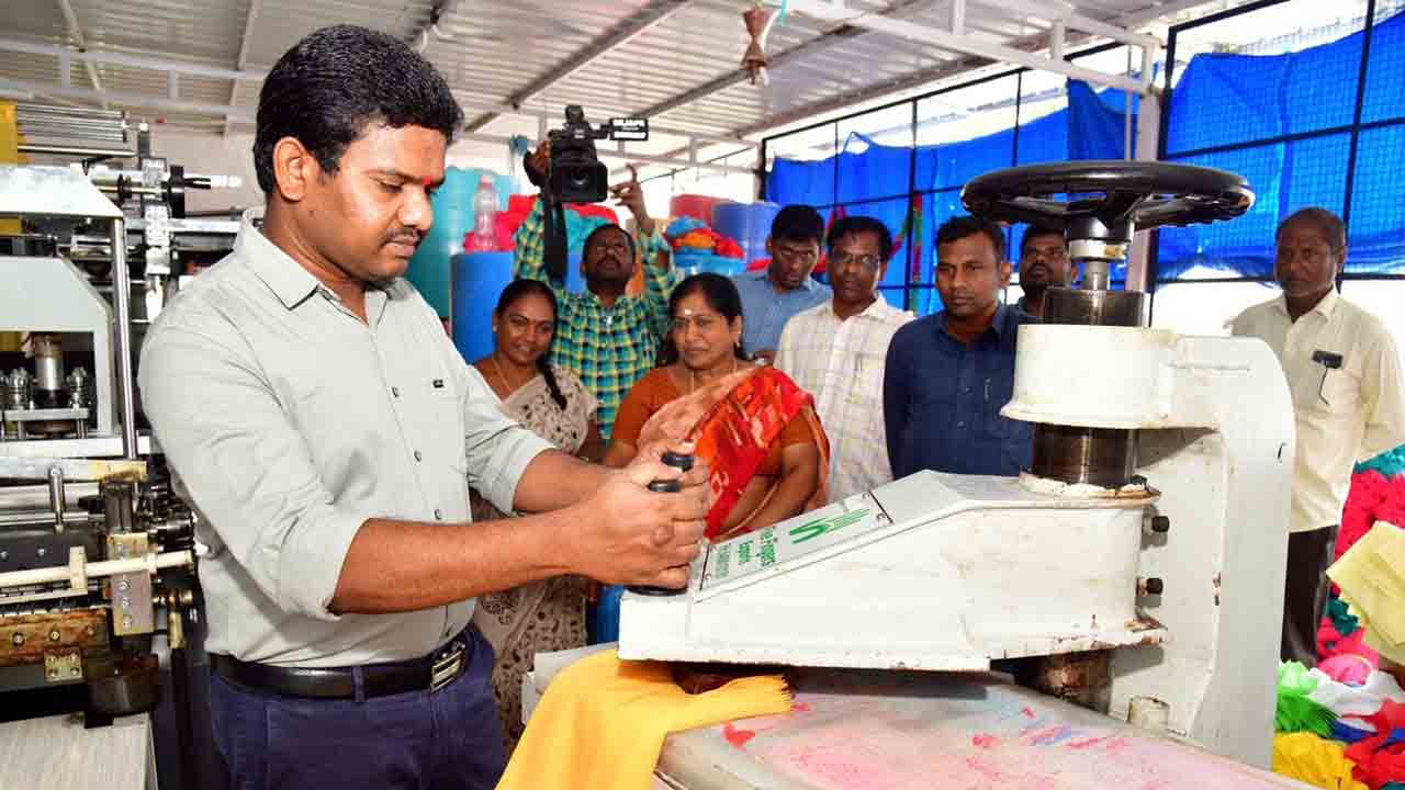 దళితులు ఆర్థికాభివృద్ధి సాధించాలి