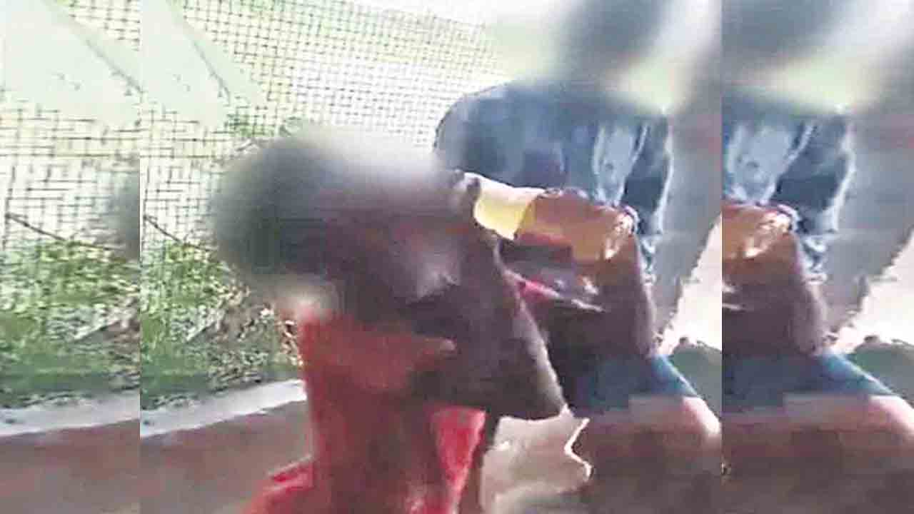 Uttar Pradesh |  యూపీలో పిల్లలపై పైశాచికం.. దొంగతనం చేశారని బలవంతంగా మూత్రం తాగించి.. ప్రైవేట్‌ భాగాల్లోకి మిర్చి చొప్పించి!