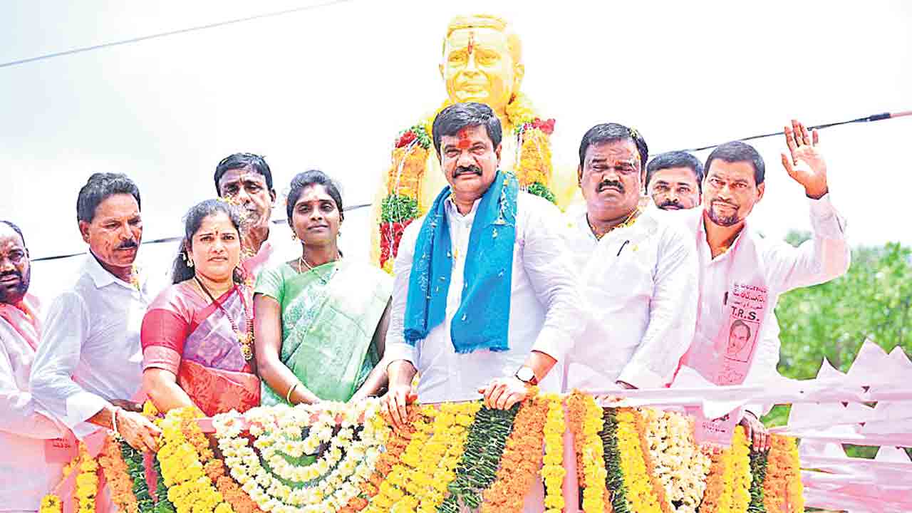 తెలంగాణ ఇంటిపెద్ద కేసీఆర్‌