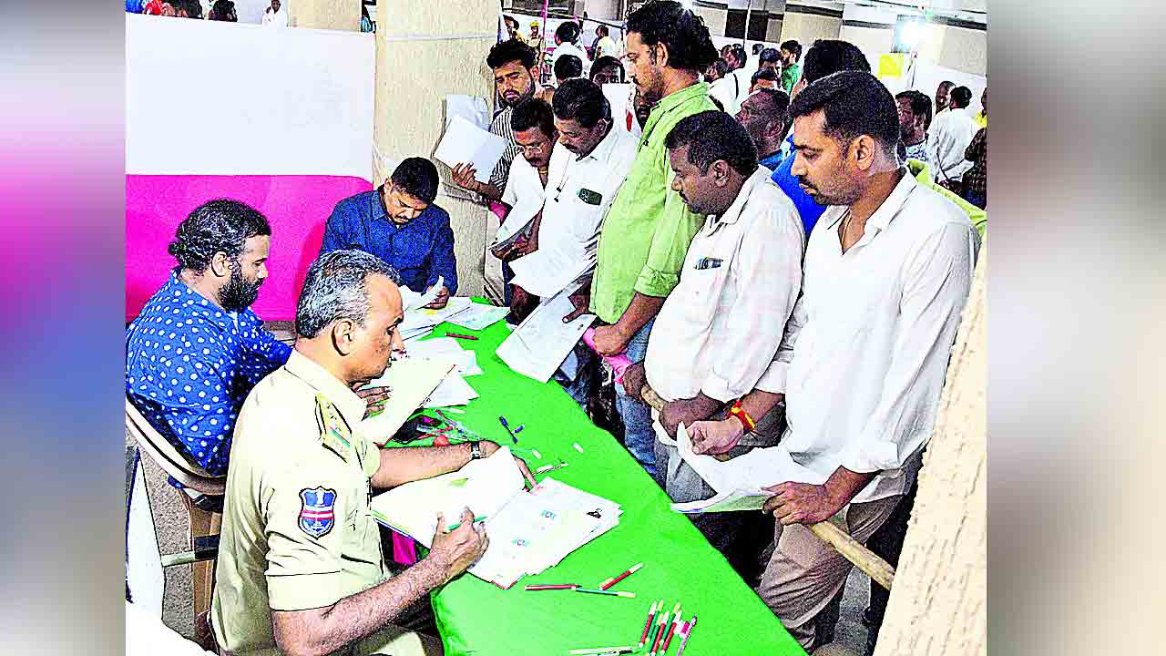 చివరి రోజు.. దరఖాస్తులు ఫుల్లు