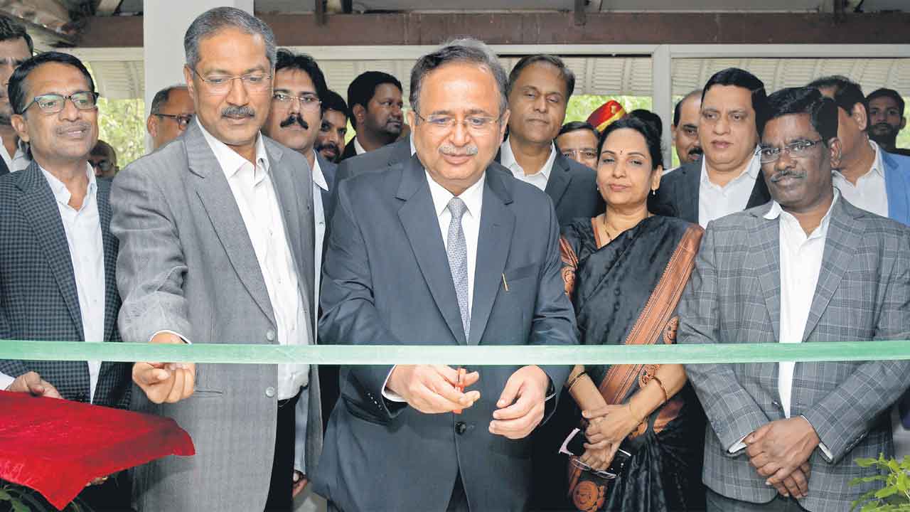 హైకోర్టులో ఈ-సేవ కేంద్రం