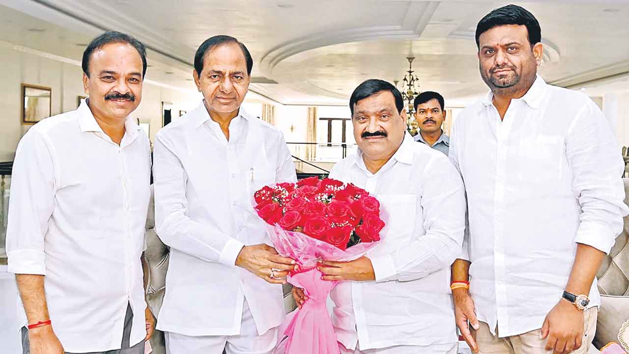 పాతకొత్తల మేళవింపుతో జాబితా