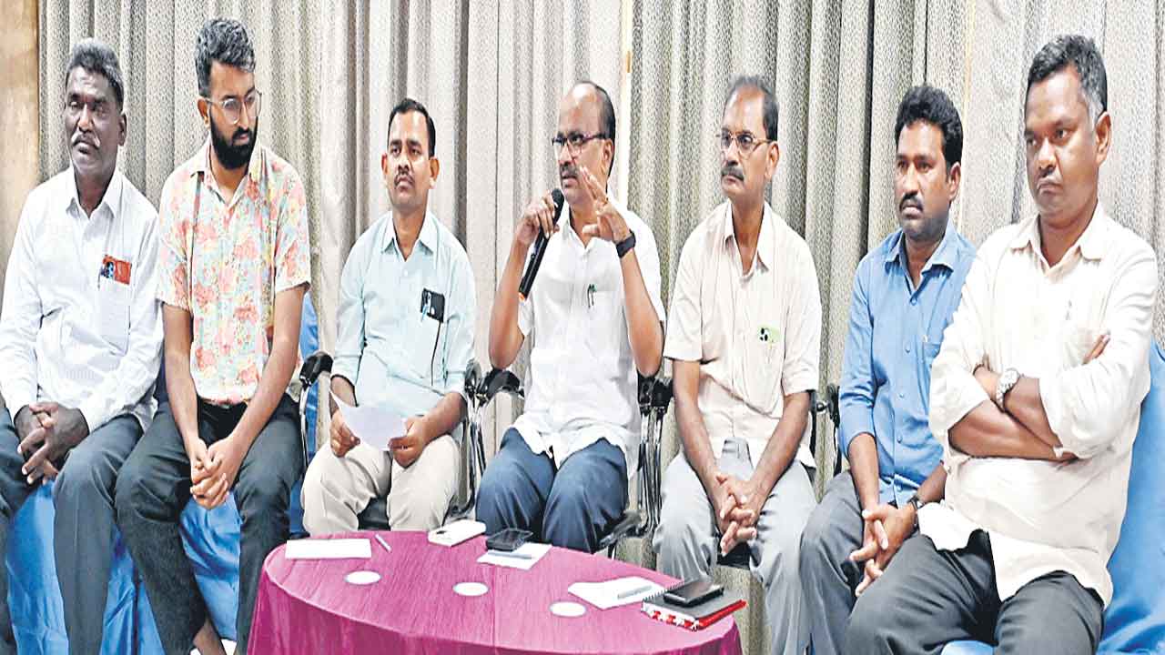 దేశమంతా దళితబంధు ఇవ్వాలి