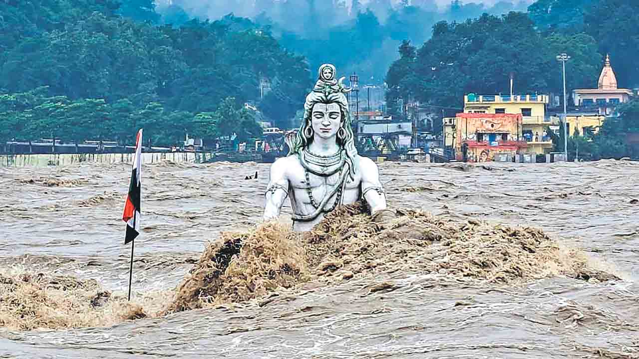 Himachal Pradesh | హిమాచల్‌ ప్రదేశ్‌లో వరదల బీభత్సం.. 24 గంటల్లో 50 మందికిపైగా మృత్యువాత