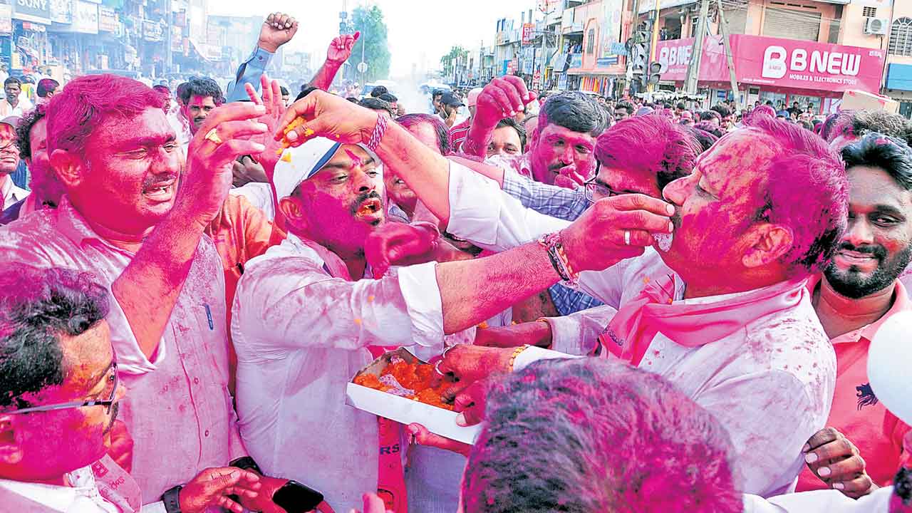 గులాబీ శ్రేణుల్లో జోష్‌