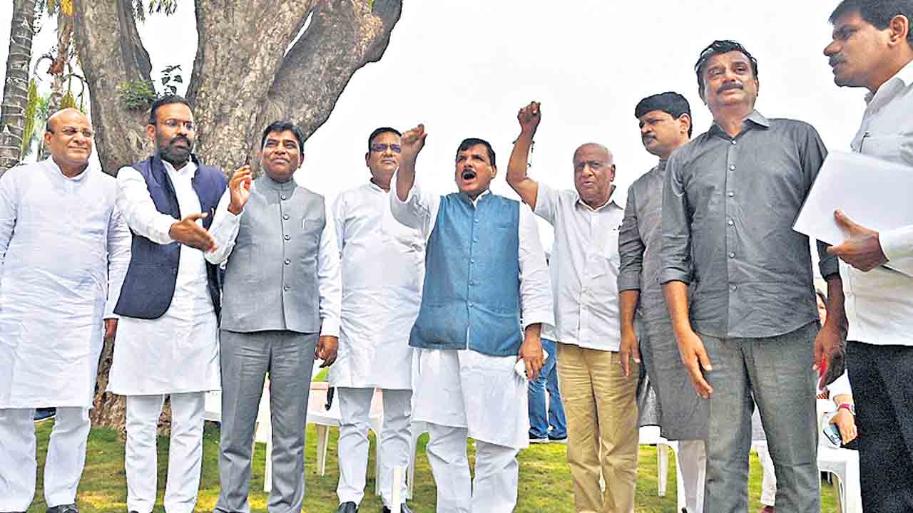 పార్లమెంట్‌ మౌనం సరికాదు