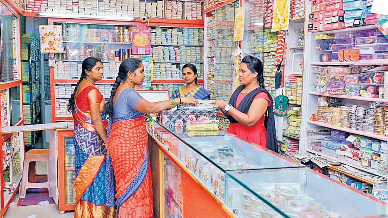 దళితవాడల ముందు కార్పొరేట్ల క్యూ