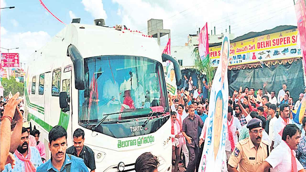 సీఎం కేసీఆర్‌కు నర్సాపూర్‌లో స్వాగతం