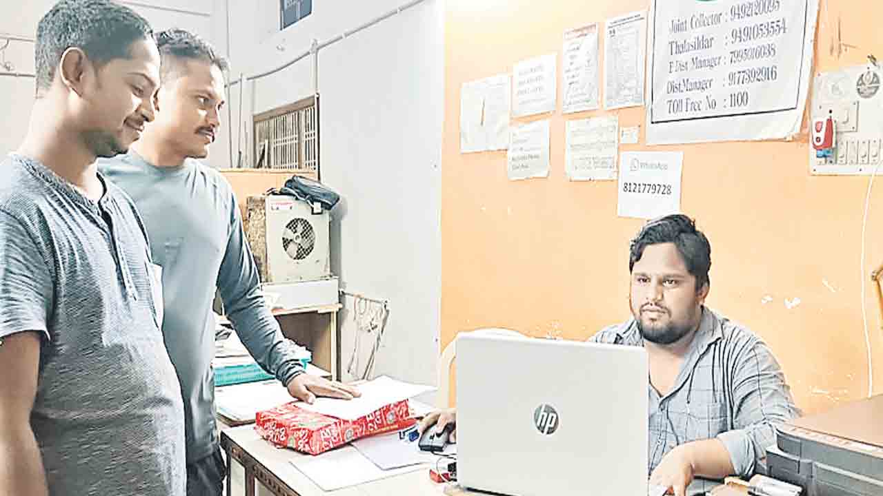 నేటి నుంచి మైనార్టీలకూ రూ. లక్ష సాయం