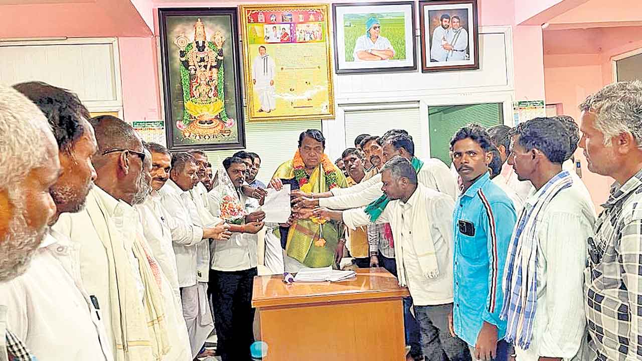 స్పీకర్‌ పోచారానికే మా మద్దతు