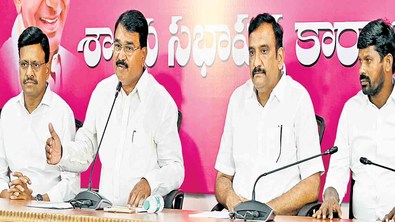 కేసీఆర్‌ని తిడితే హీరో కాలేవు!