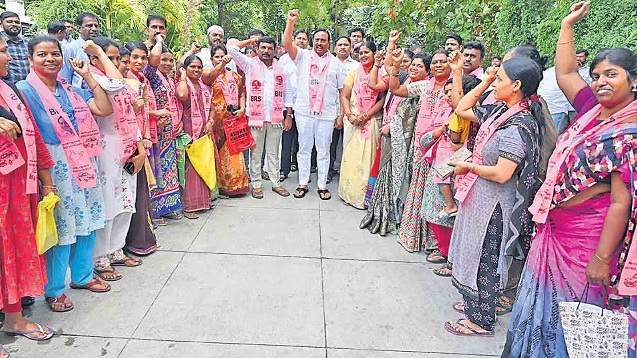 Government schemes |  మహిళలే లబ్ధిదారులు.. సంక్షేమ పథకాల్లో ఎక్కువ భాగం వారివే 