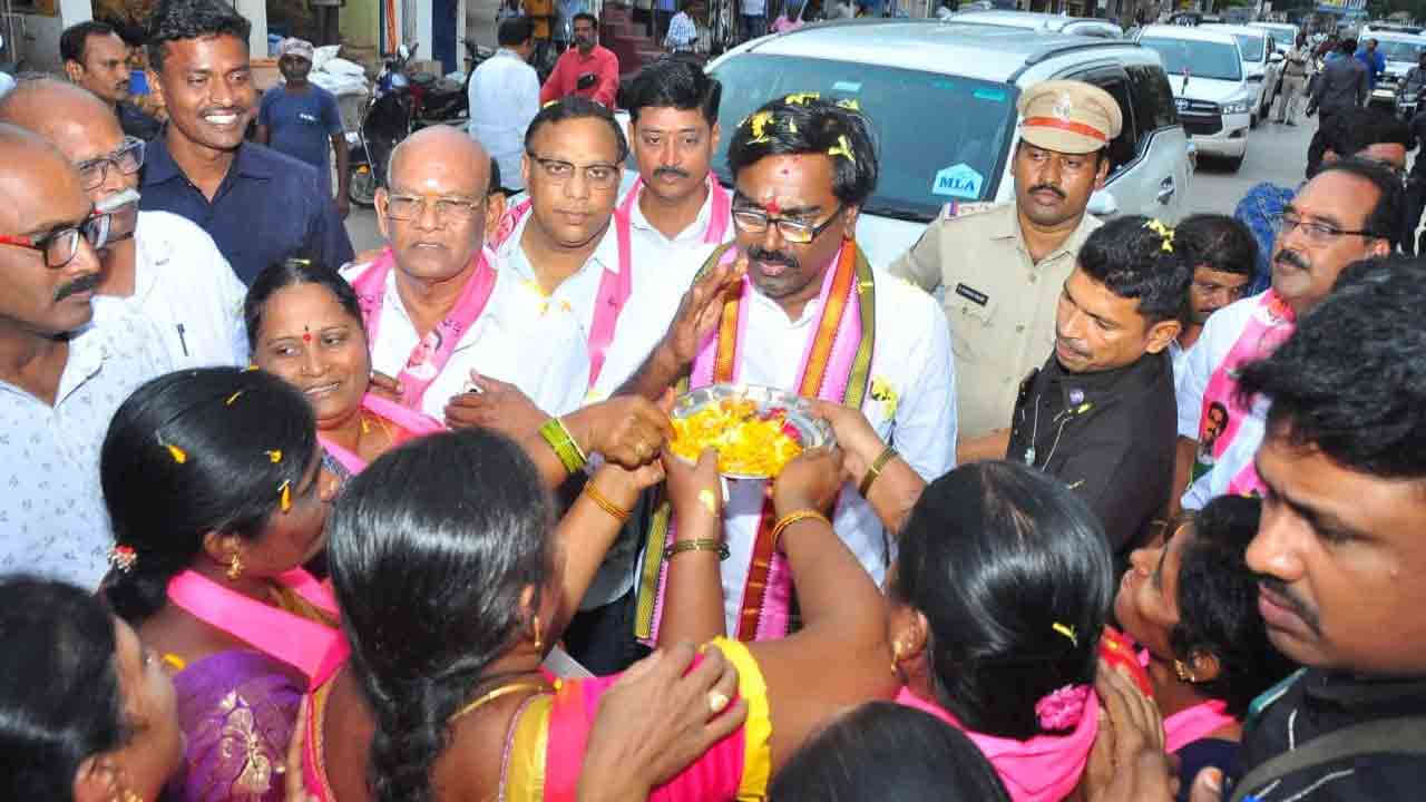 వ్యాపారులకు అండగా ఉన్నాం..