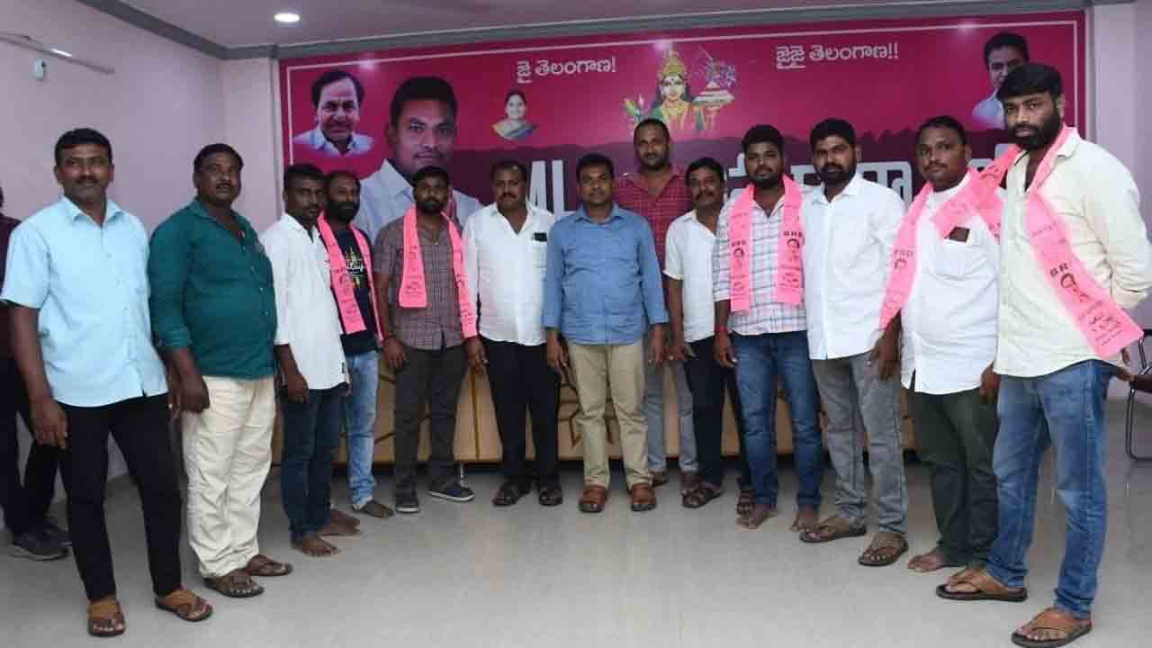 బీఆర్‌ఎస్‌లోకి భారీగా వలసలు