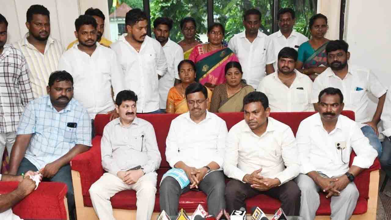 ఐదింట్లో గులాబీదే విజయం