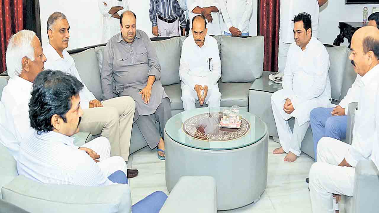 జహీరుద్దీన్‌ కుటుంబానికి మంత్రుల పరామర్శ