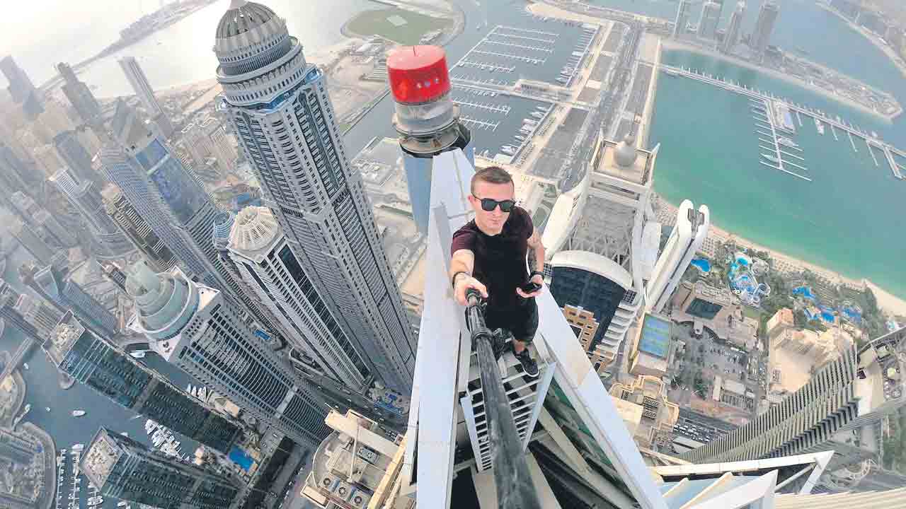 68వ అంతస్థు నుంచి పడి సాహసికుడి మృతి