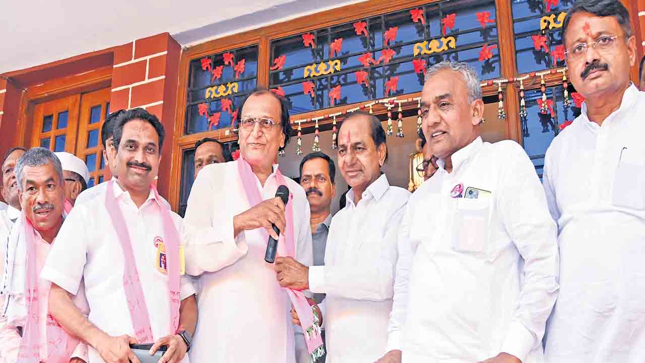 CM KCR | మేం ఒంటరిగా లేము.. మా వెంట మిత్రులున్నారు.. మహారాష్ట్ర పర్యటనలో సీఎం కేసీఆర్‌ ఇంట్రెస్టింగ్‌ కామెంట్స్‌