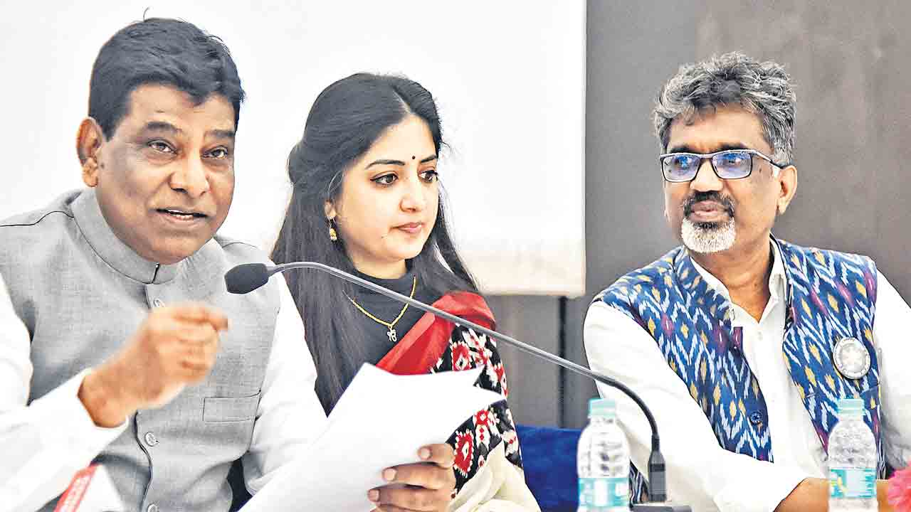 చేనేతపై జీఎస్టీ ఎత్తివేయాలి