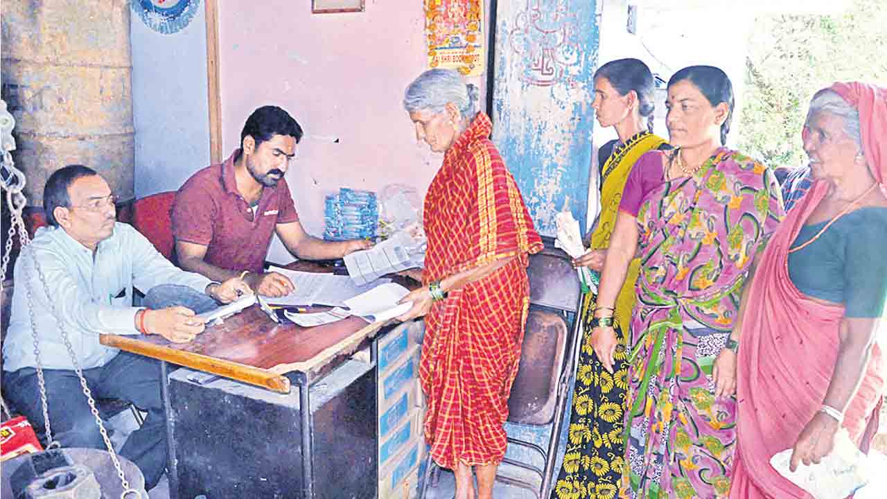 రేషన్‌ డీలర్లకు తీపి కబురు