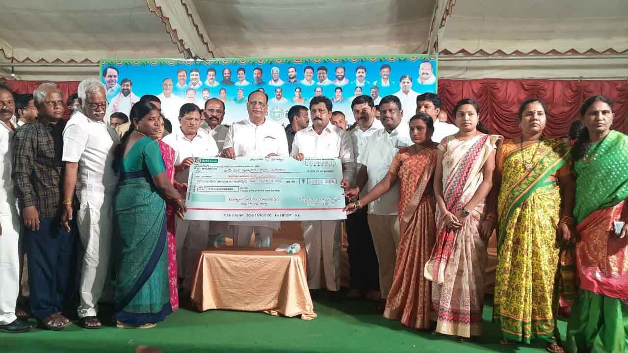 రైతులకు వెన్నుదన్నుగా సీఎం కేసీఆర్‌