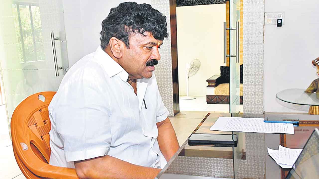 ఆడపడుచులకు సర్కారు ‘రాఖీ’ కానుక