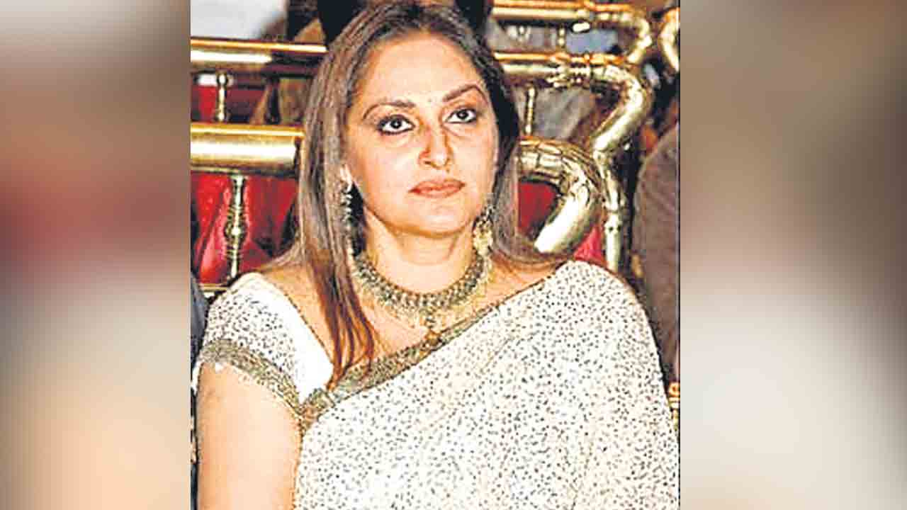 నటి జయప్రదకు ఆరు నెలల జైలు