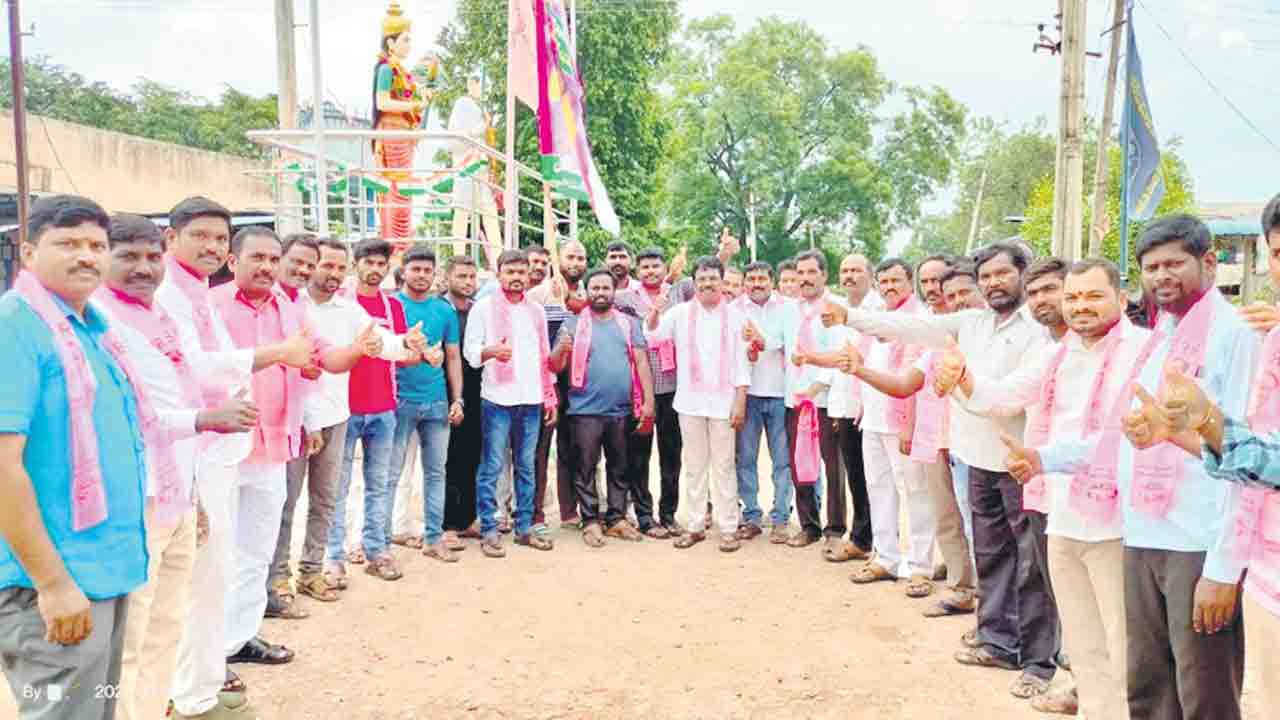 జాన్సన్‌ నాయక్‌ను గెలిపించుకుంటాం