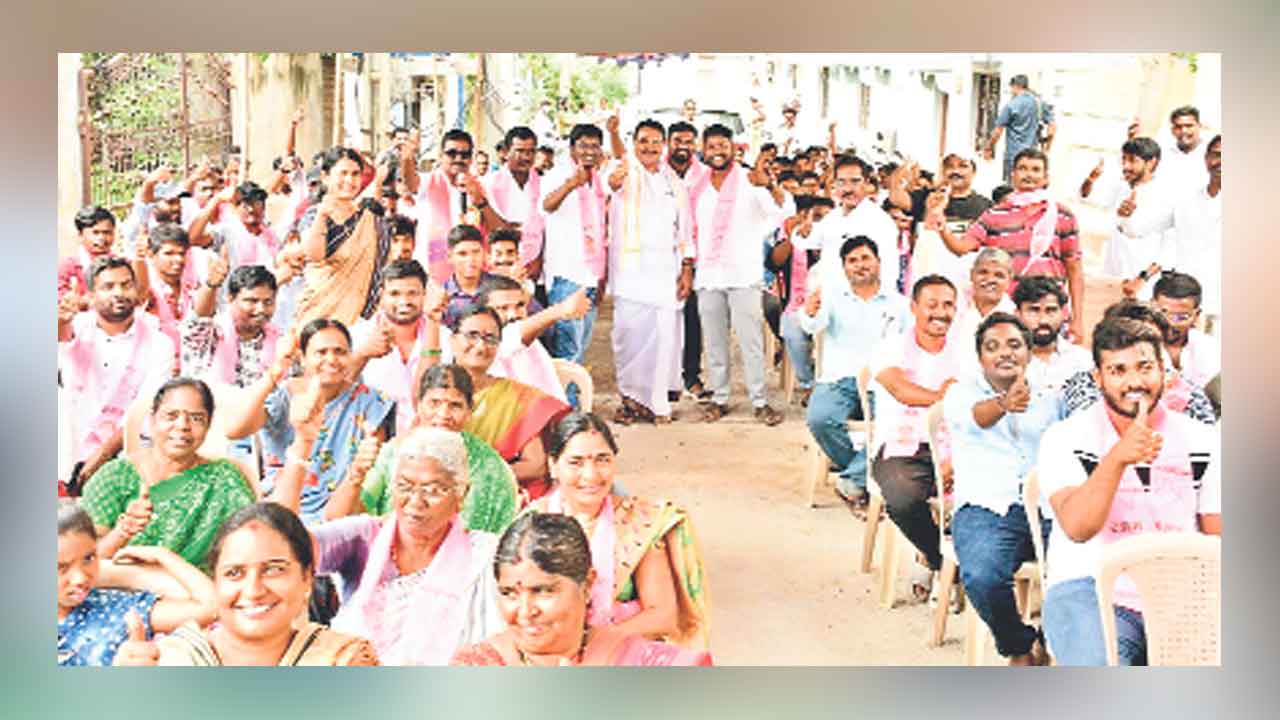 చేరికల జోరు ..బీఆర్‌ఎస్‌ హోరు