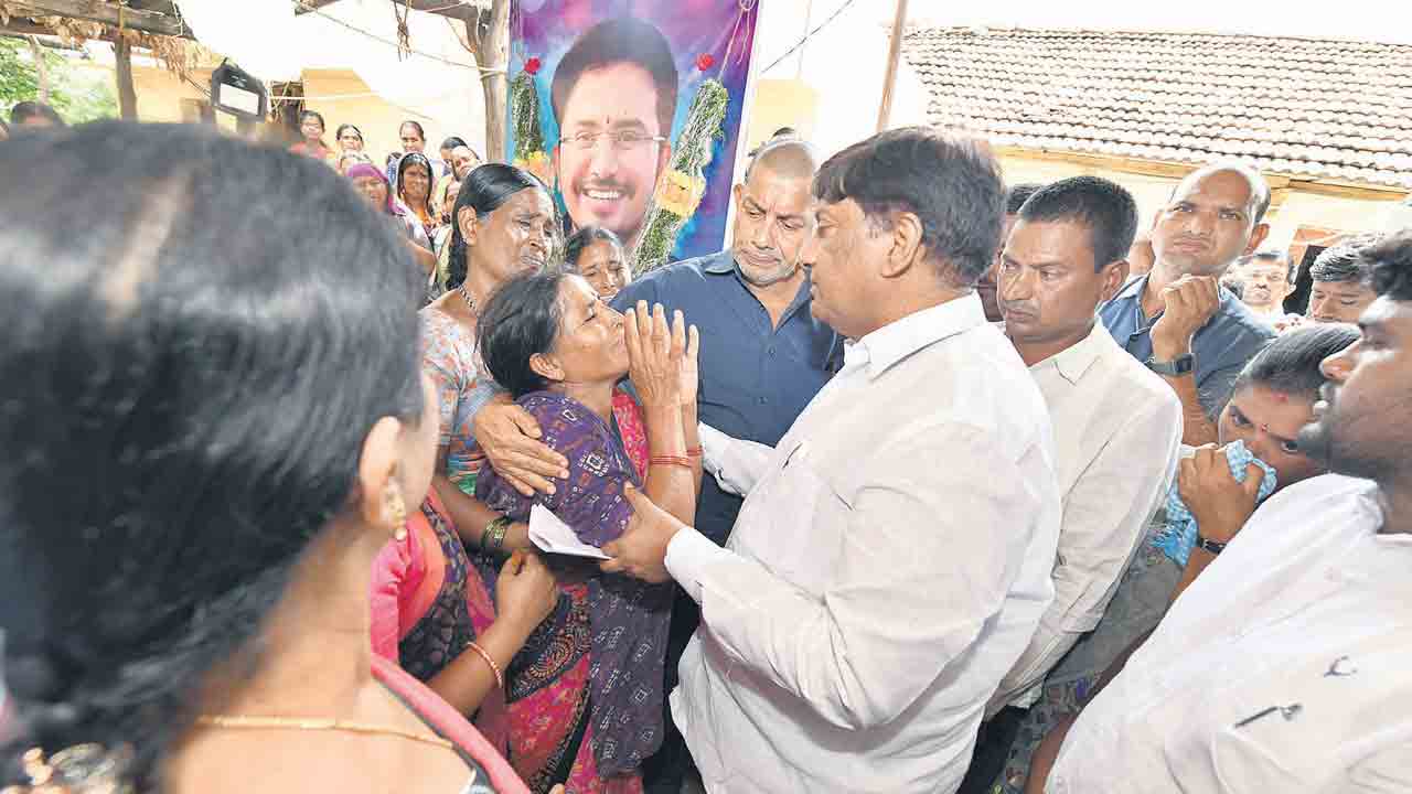 ప్రవీణ్‌ కుటుంబానికి అండగా ఉంటాం