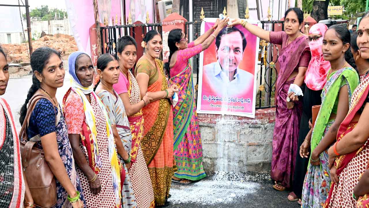 అంగన్‌వాడీలకు సర్కారు కానుక