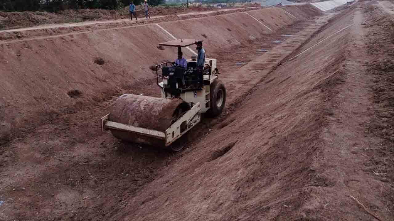 అదిగో.. గోదావరి జలాలు