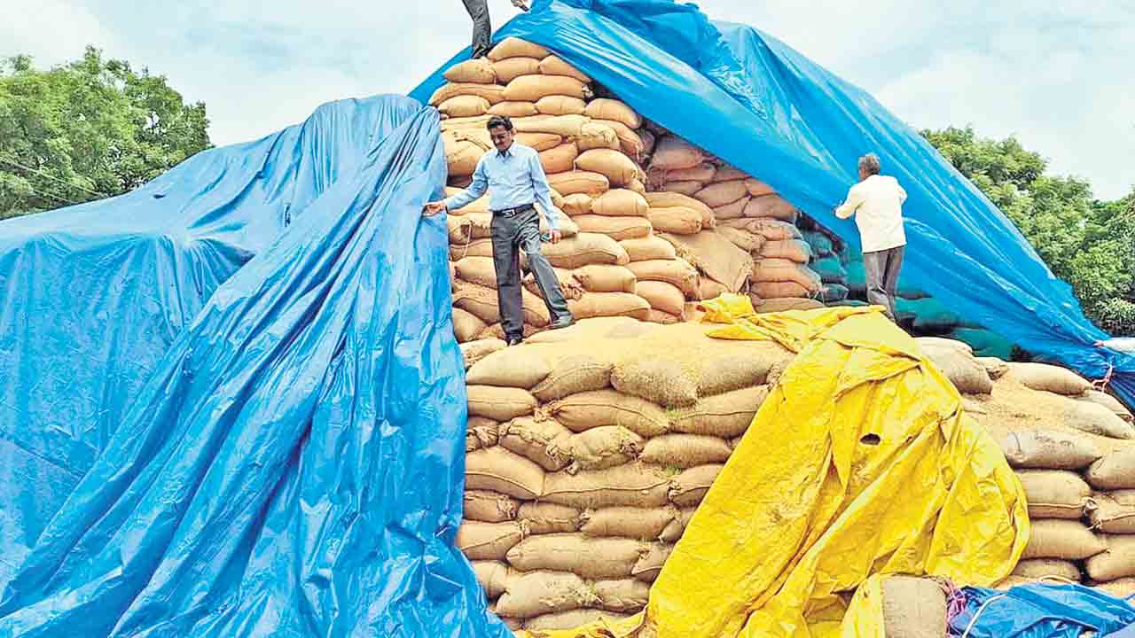 సర్కారుకు రైస్‌మిల్లర్‌ 8 కోట్ల ఎగనామం