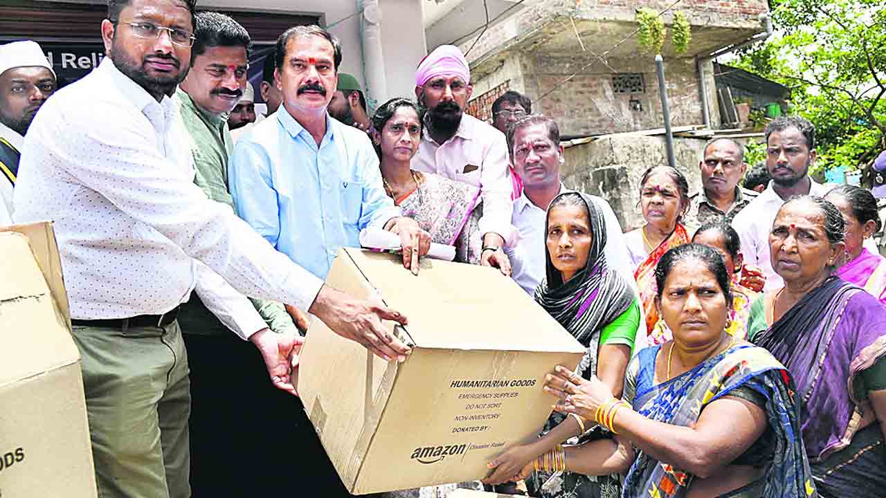 ముంపు బాధితులకు అండగా నిలుద్దాం